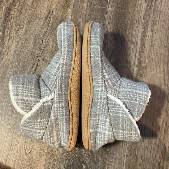 Dearfoam women’s slippers size large - Picture 6 of 6